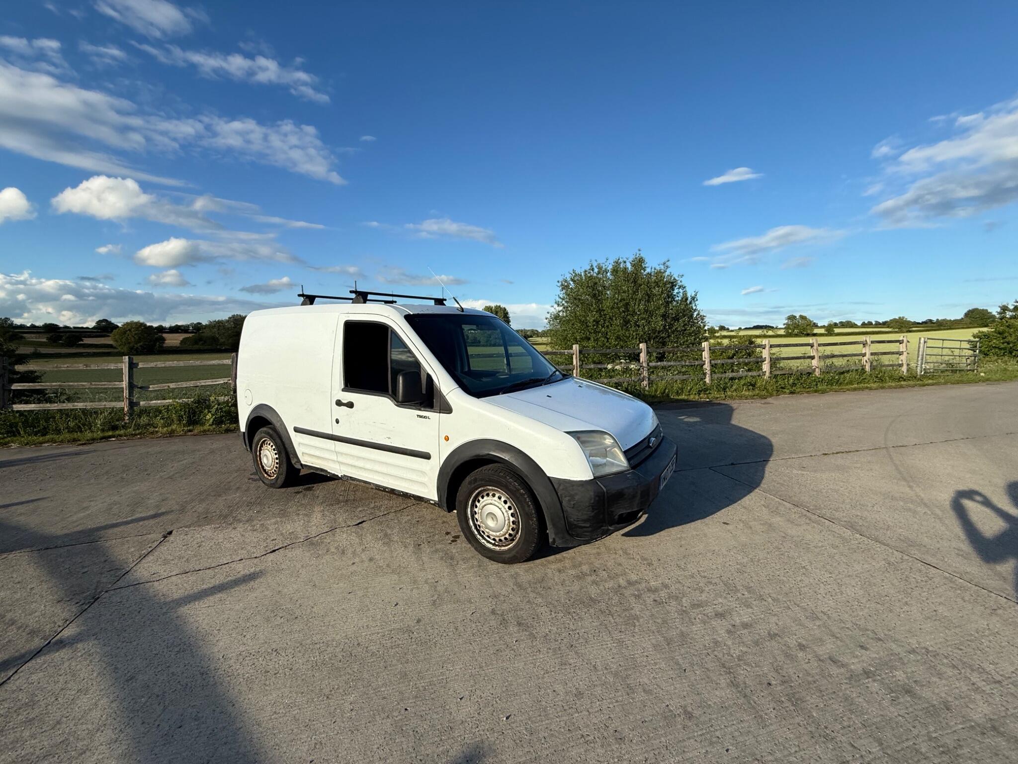 Ford Transit Connect 1.8 TDCi T200 LX L1 H1 4dr — photo 50 of 86